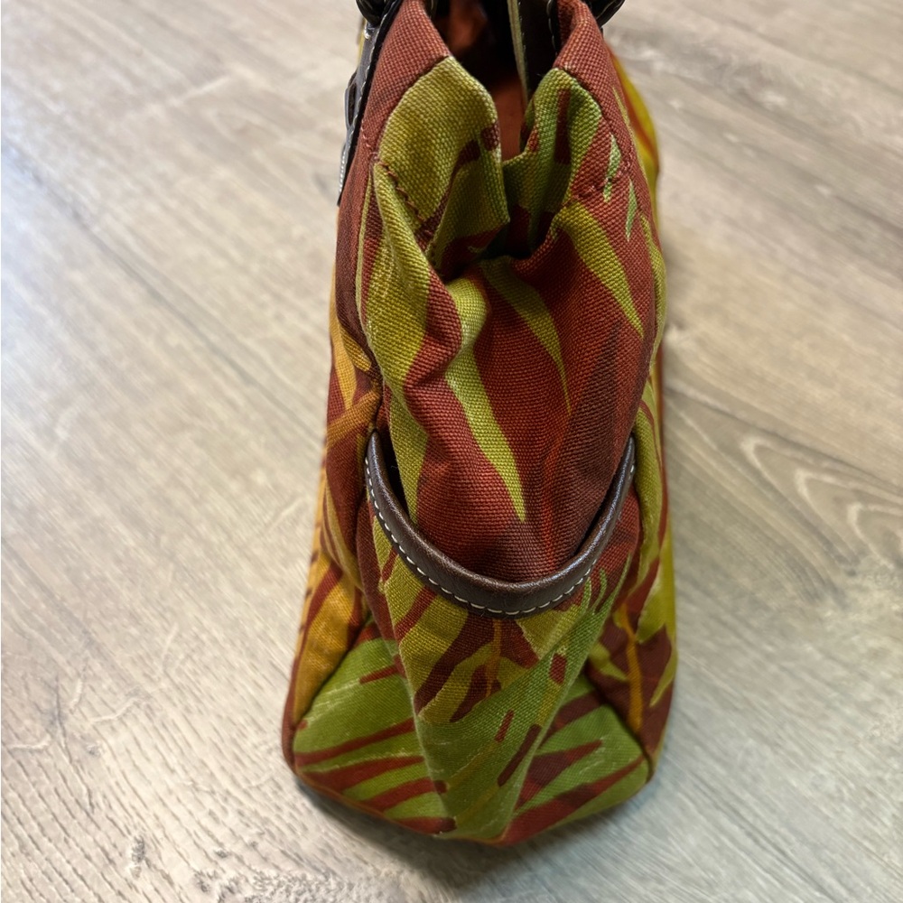 Relic Floral Pattern Purse - Picture 8 of 10